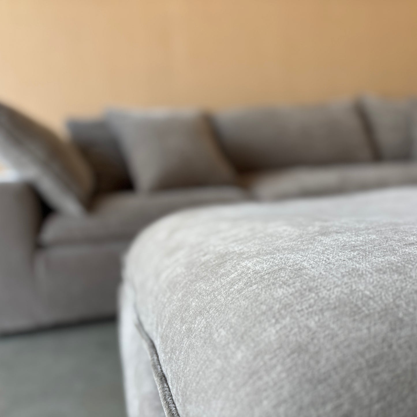 Sereen 6-piece Fabric Modular Sectional - Like New!