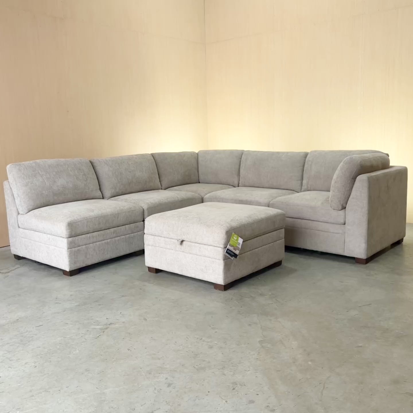 Thomasville Tisdale Modular Sectional 6-piece Taupe with Storage Ottom