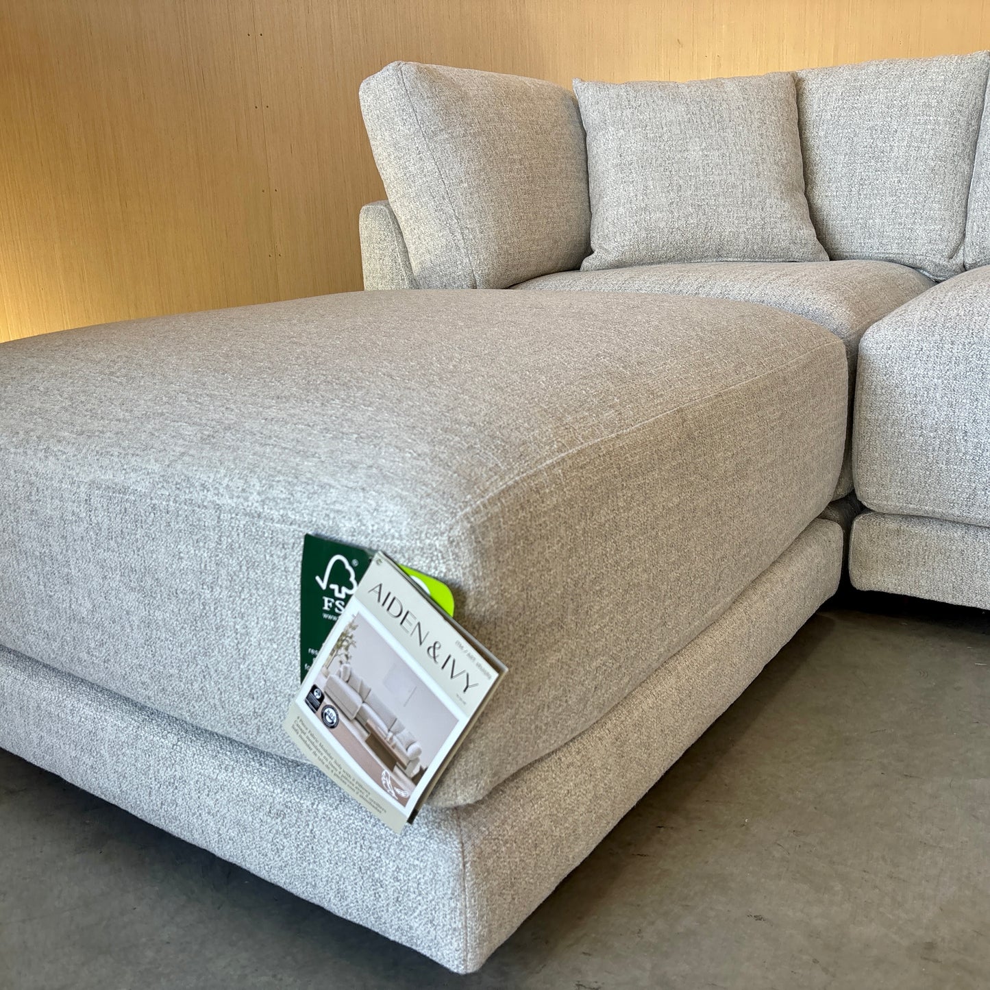 Beautiful 4-piece Fabric Modular Sectional