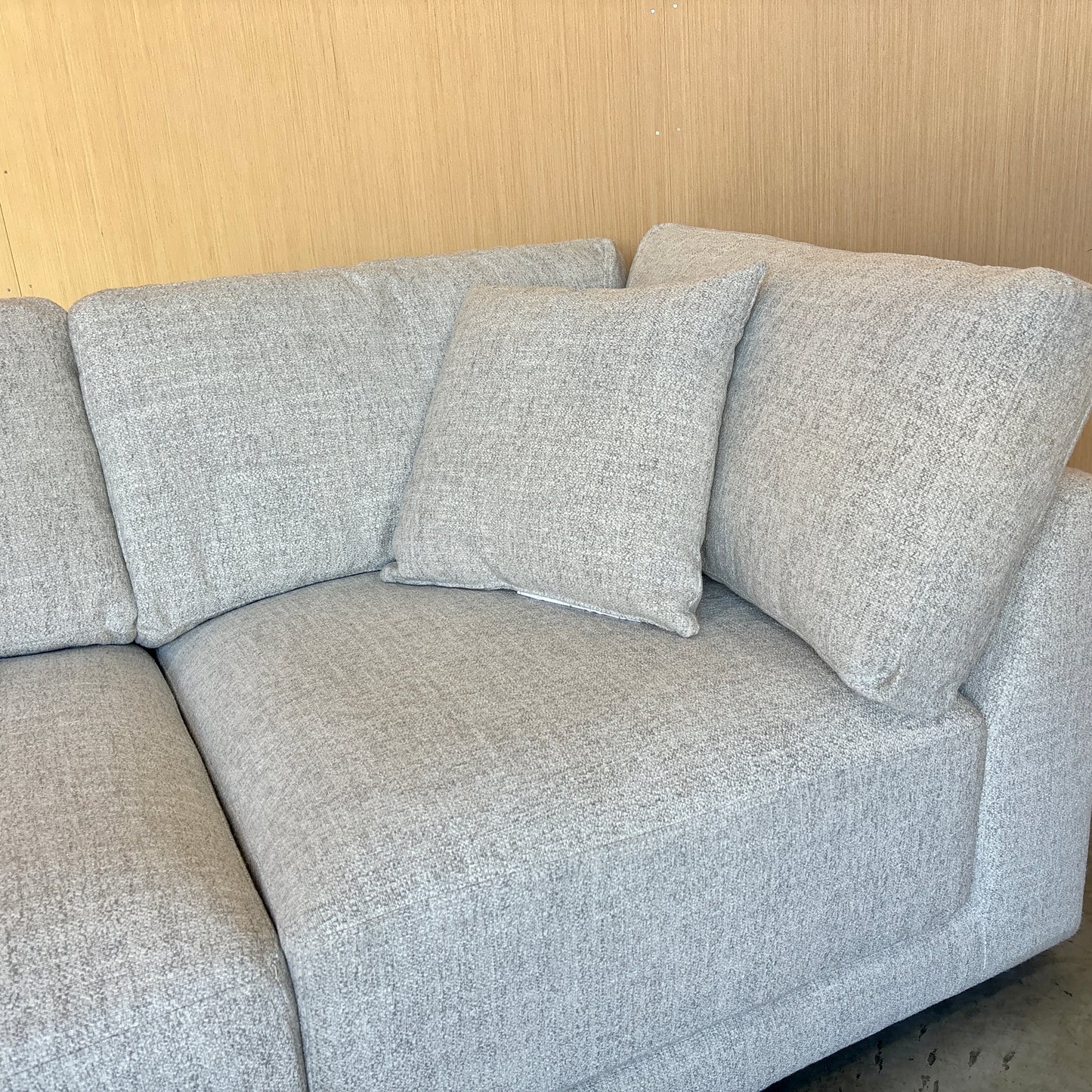 Beautiful 4-piece Fabric Modular Sectional