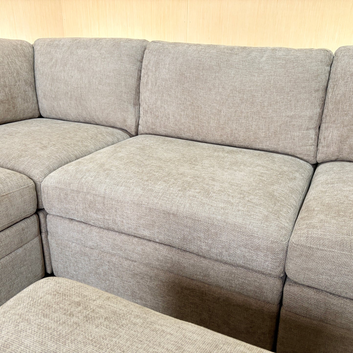Thomasville Tisdale Modular Sectional 6-piece Taupe with Storage Ottoman