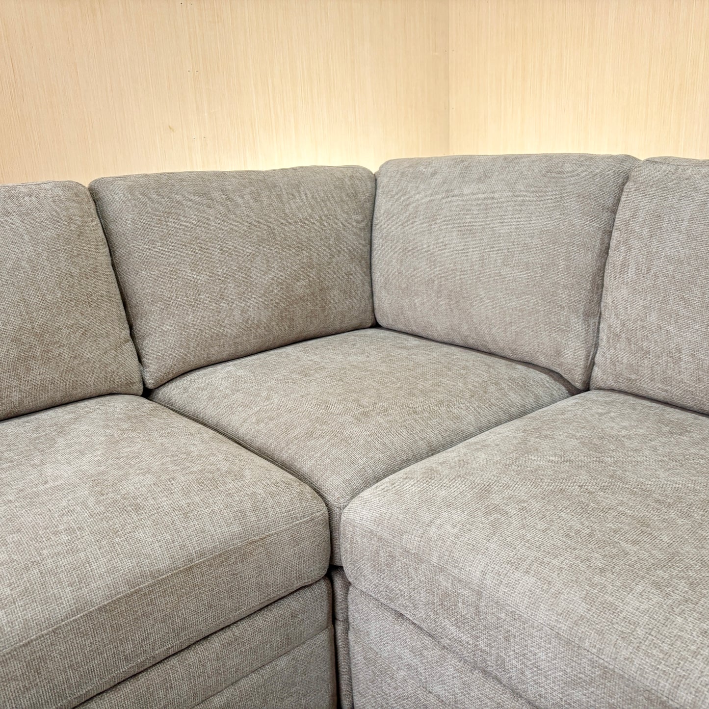 Thomasville Tisdale Modular Sectional 6-piece Taupe with Storage Ottoman