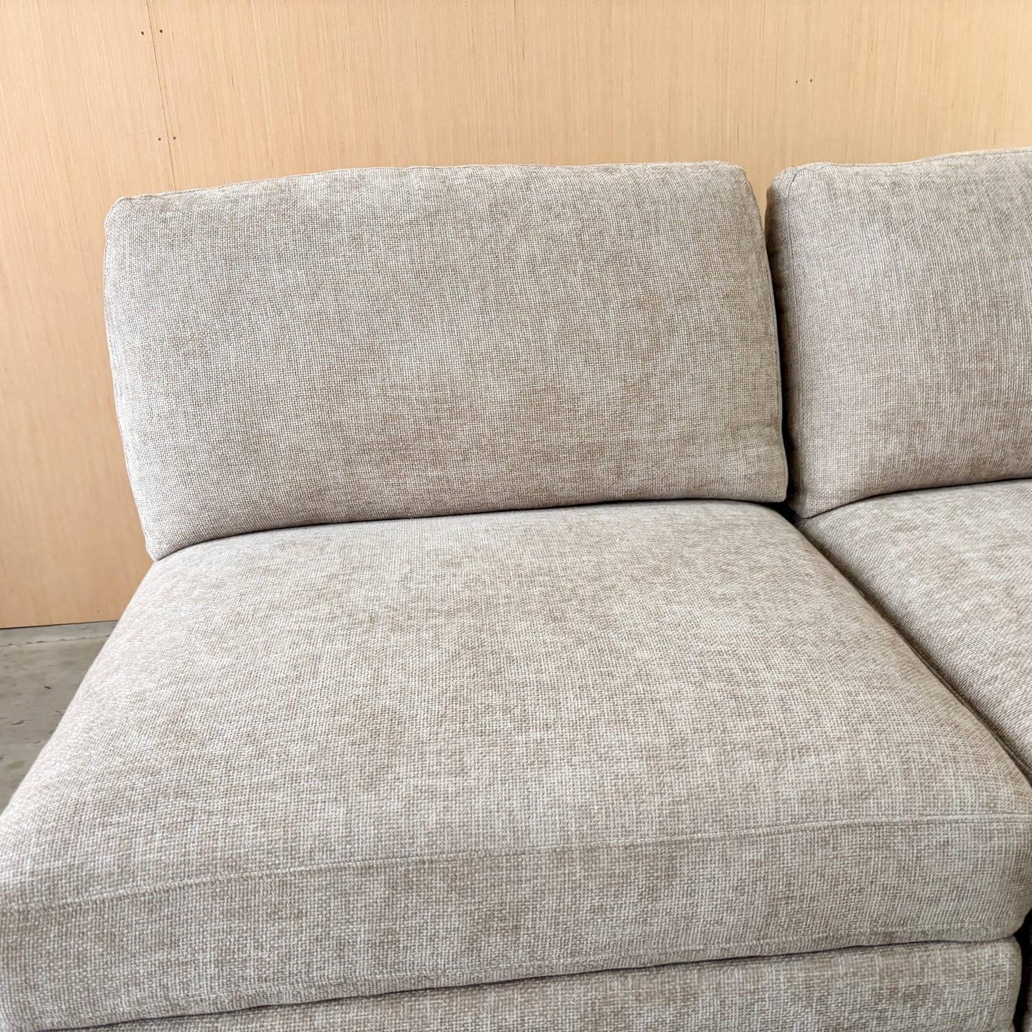 Thomasville Tisdale Modular Sectional 6-piece Taupe with Storage Ottoman