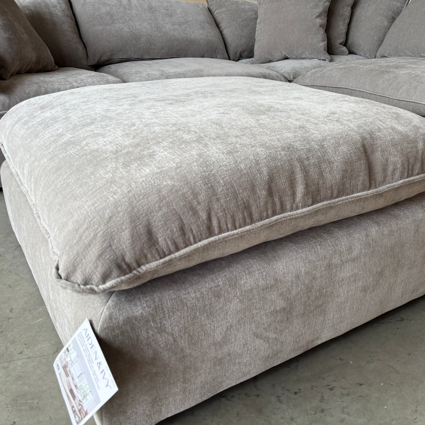 Sereen 6-piece Fabric Modular Sectional - Like New!